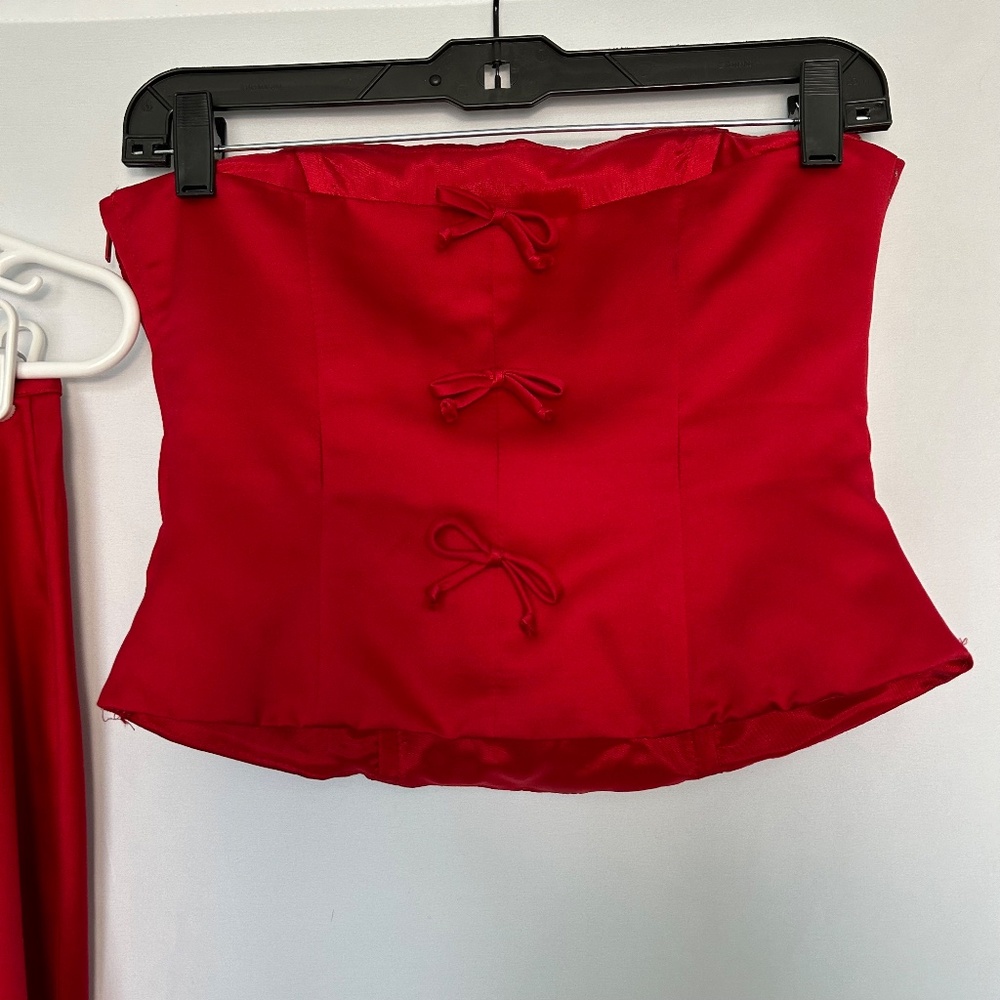 Zum Zum by Niki Livas Red Two-Piece Formal Gown - Picture 6 of 16